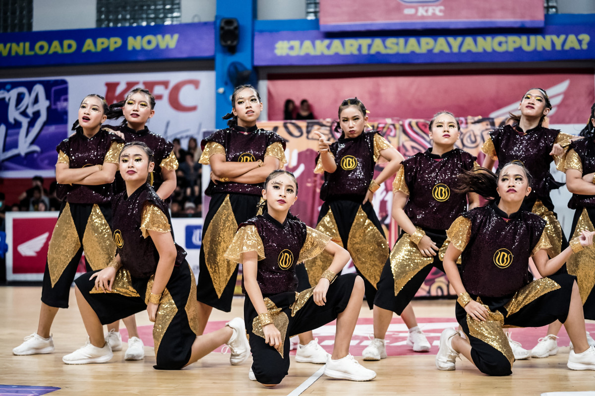 Ikuti Perkembangan Zaman Divine Padukan Tarian Tradisional Dan Modern