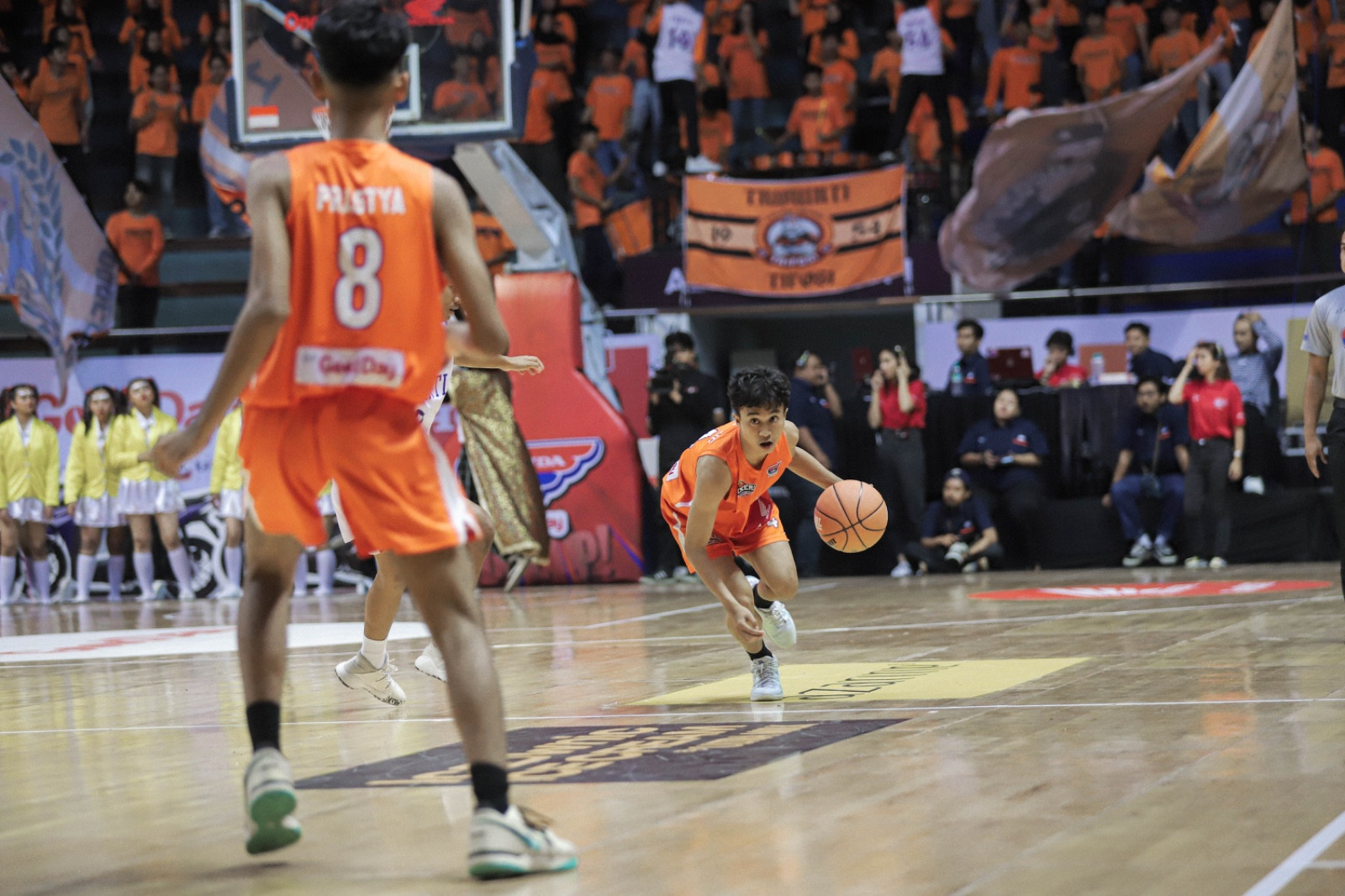 SMAN 6 Surabaya vs SMA Trimurti Surabaya