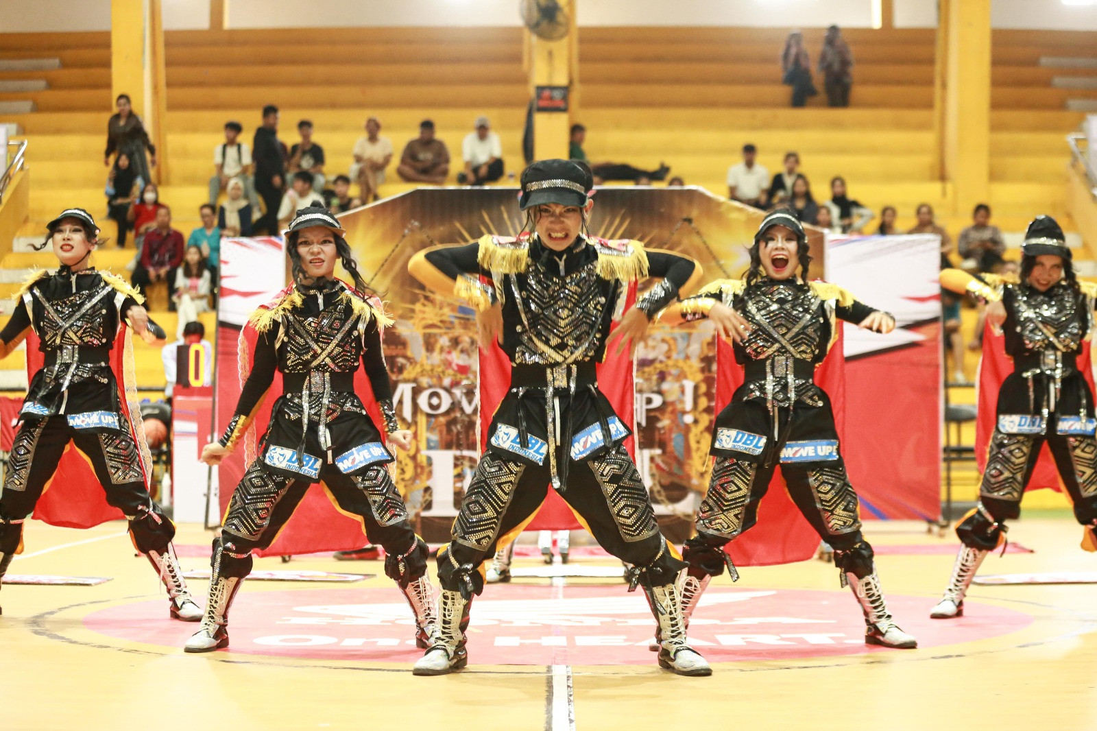 https://www.dbl.id/uploads/post/2024/08/14/Asteria Dance, Fantastic Four, dan DB Crew Kompak Kirim Pesan Mendalam SMA GIBS Batola.jpg