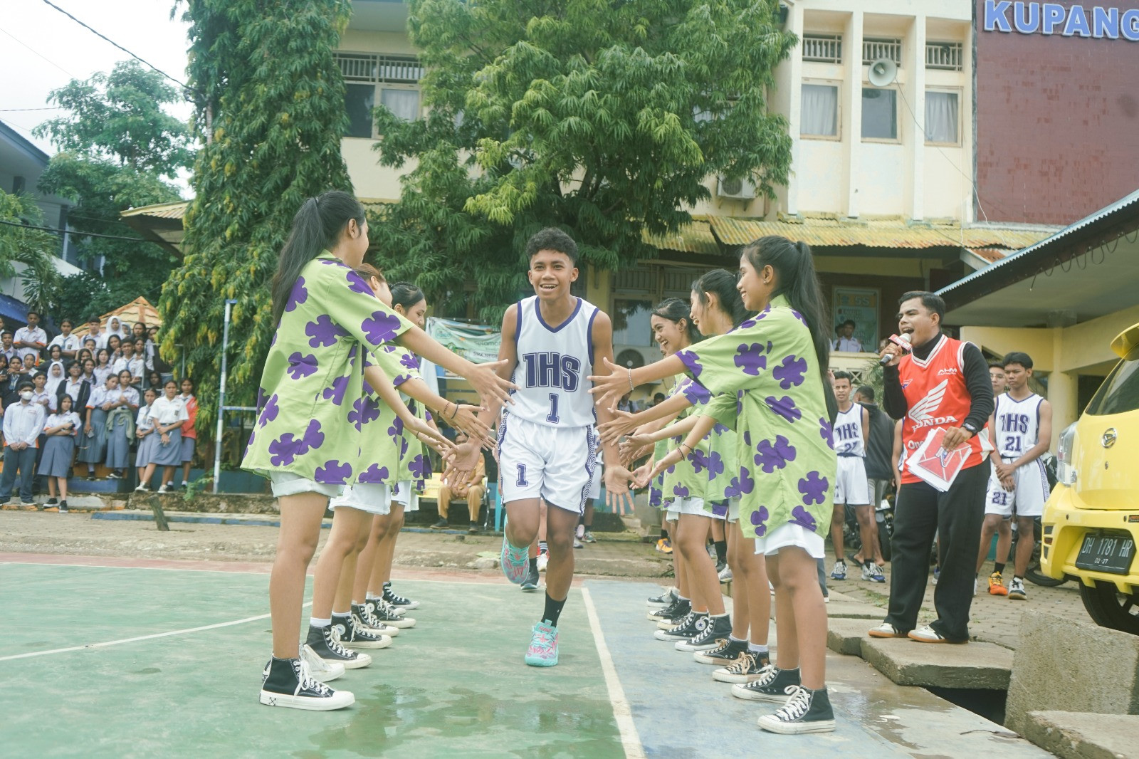 SMAN 1 Kupang Jadi Pembuka Rangkaian Panjang Roadshow DBL Kupang 2024-2025